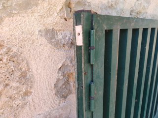 Barrera de aluminio verde
