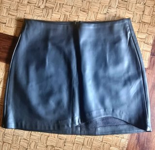 Minifalda de cuero negra