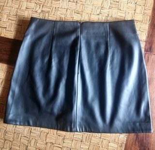 Minifalda de cuero negra