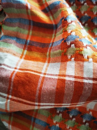 Pasmina naranja con cuadros