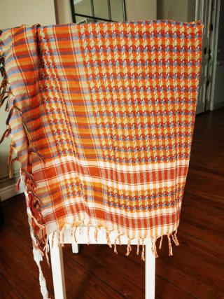 Pasmina naranja con cuadros