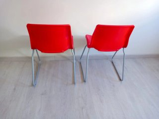 2 Sillas Rojas con patas de Metal
