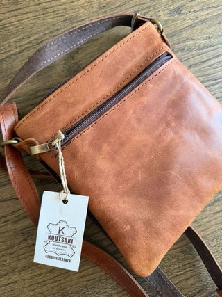 Borsa in vera pelle artigianale Creta. Nuova