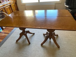 Mesa extensible madera + sillas regalo