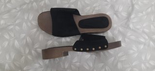 Sandalias de madera negras