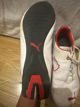 Zapatillas Puma Blancas y Rojas