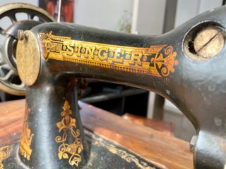 Máquina de coser Singer antigua