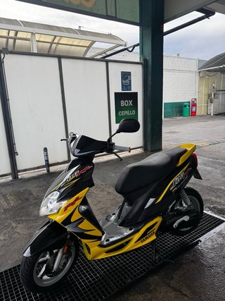 Yamaha Jog RR Scooter Negro/Amarillo