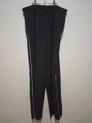 Pantalón negro con raya lateral