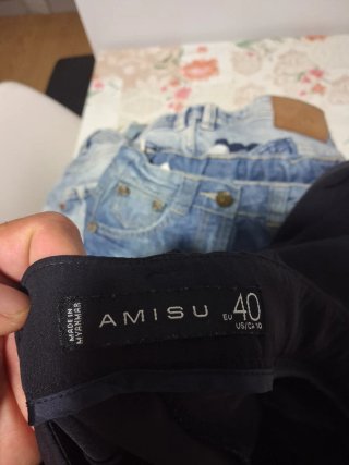 Pantalón negro con raya lateral