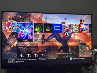 PS4 Slim 1TB con 5 juegos y maletín 100€