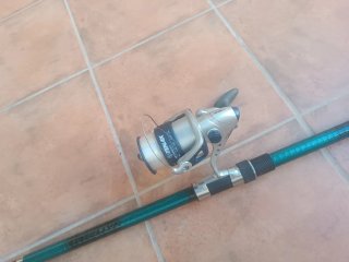 Caña de pescar con carrete