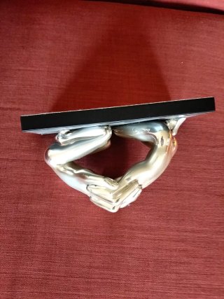 Scultura mani abbracciate fermacarte