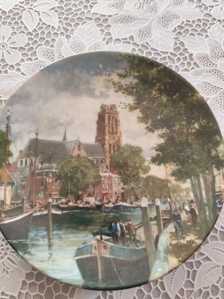 8 Piatti da collezione in porcellana