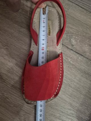 Menorquinas niña rojas