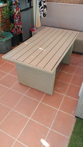 Mesa de jardín ratán y madera nueva