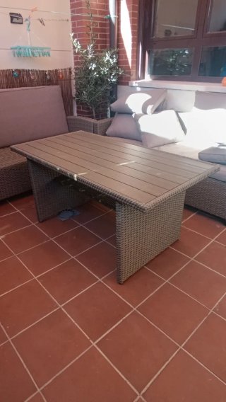 Mesa de jardín ratán y madera nueva