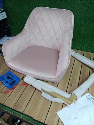 Silla terciopelo rosa con patas doradas