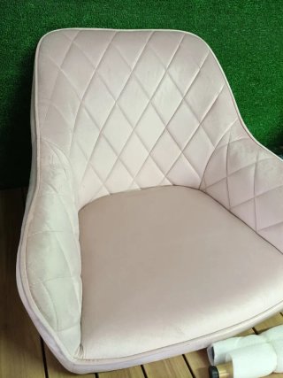 Silla terciopelo rosa con patas doradas