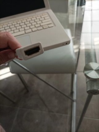 MacBook + Cable DVI/HDMI