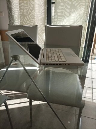 MacBook + Cable DVI/HDMI