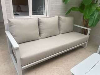 Conjunto Muebles Terraza Sofá y Sillones