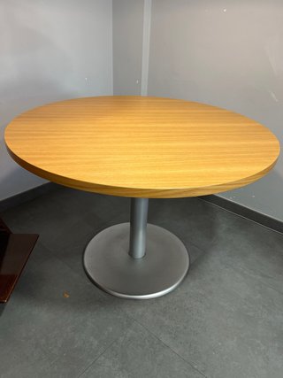 Mesa redonda pie acero y madera
