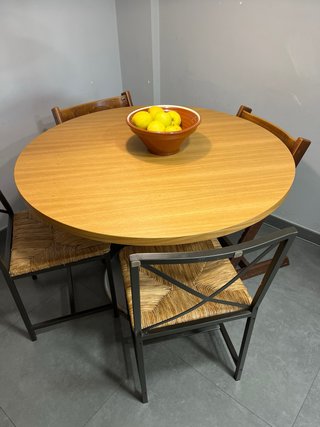 Mesa redonda pie acero y madera