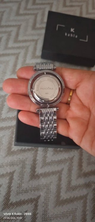 Reloj Pandora Nuevo con Plásticos