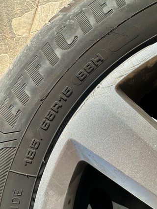 Llantas Renault 15 con tapacubos