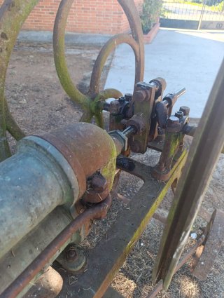 Antigua Bomba de Trasiego de Vino de Bronce