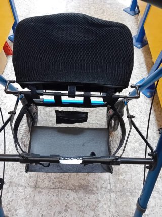 Andador azul para adulto