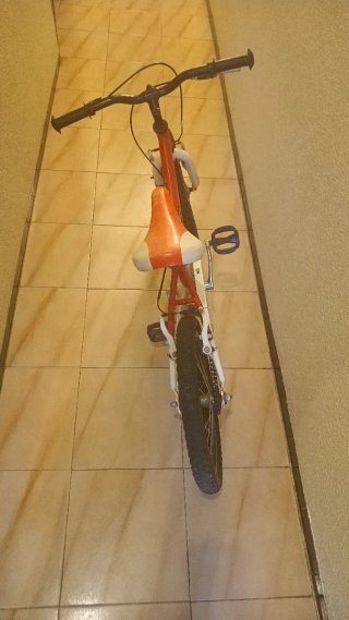 Bicicleta infantil roja 3-6 años