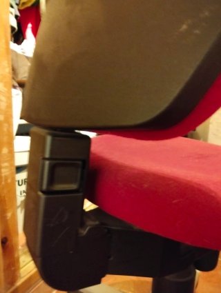 Silla de oficina ergonómica roja y negra
