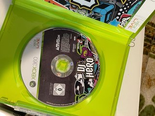 DJ Hero 2 XBOX 360 Bundle + Mesa DJ