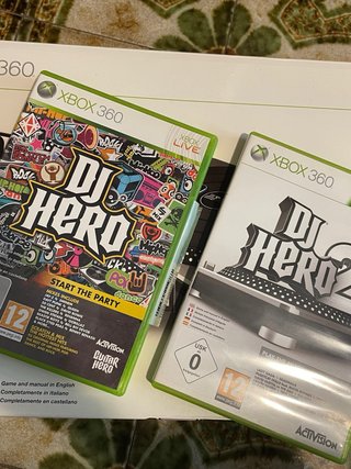 DJ Hero 2 XBOX 360 Bundle + Mesa DJ