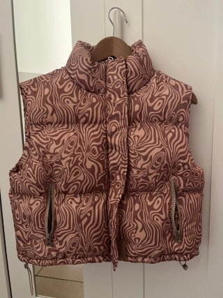 Chaleco acolchado estampado