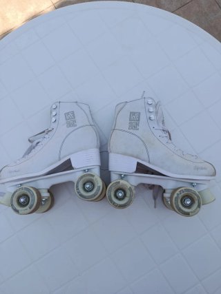 Patines de 4 ruedas blancos