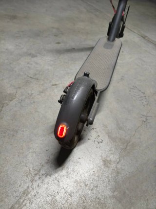 Xiaomi Mi Electric Scooter M365 + cargador
