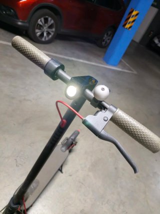Xiaomi Mi Electric Scooter M365 + cargador