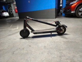 Xiaomi Mi Electric Scooter M365 + cargador
