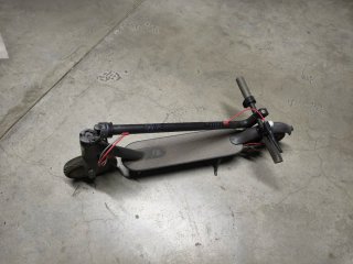 Xiaomi Mi Electric Scooter M365 + cargador