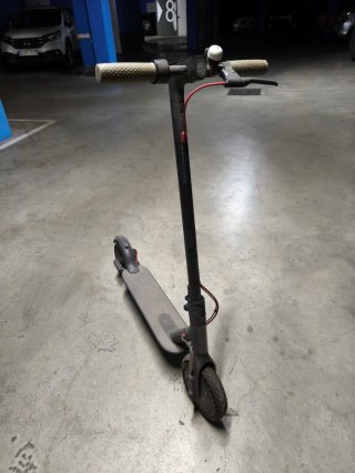 Xiaomi Mi Electric Scooter M365 + cargador