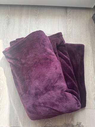 Manta Morada Suave para Sofá o Cama