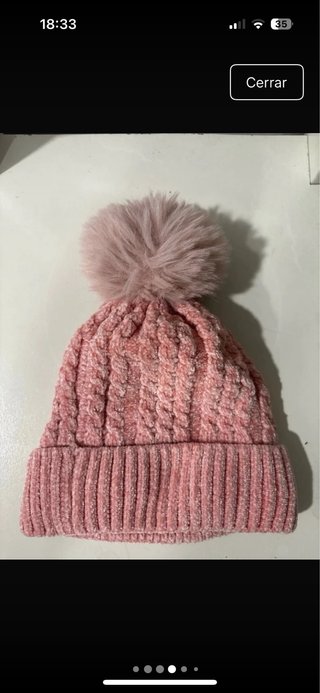 Gorro de lana rosa con pompón