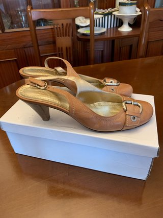 Zapatos de tacón Duegi piel marrón y dorado