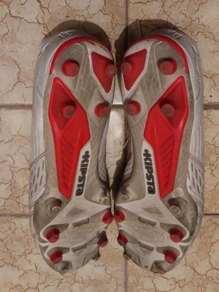 Scarpe da calcio bianche e rosse