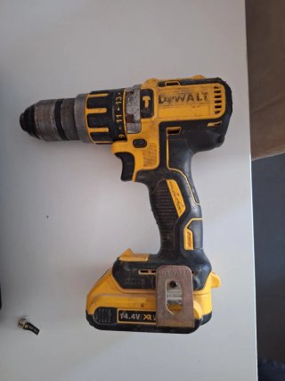 Taladro DeWalt DCD737D2 14,4V + Batería + Cargador