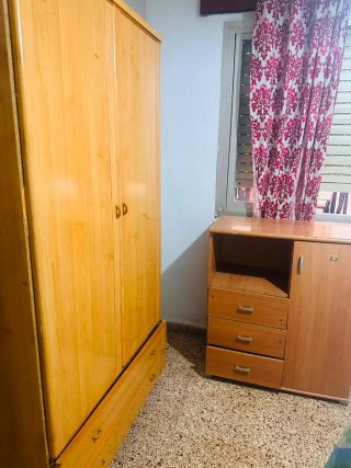 Se alquila Habitación