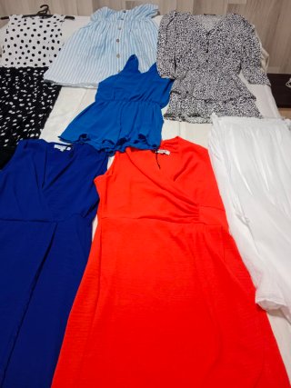 Lote 6 vestidos, mono corto y falda